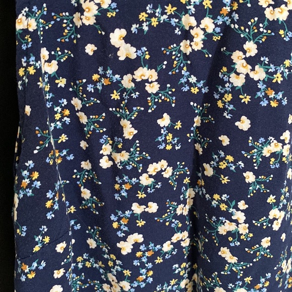 Small floral tank - Picture 2 of 2